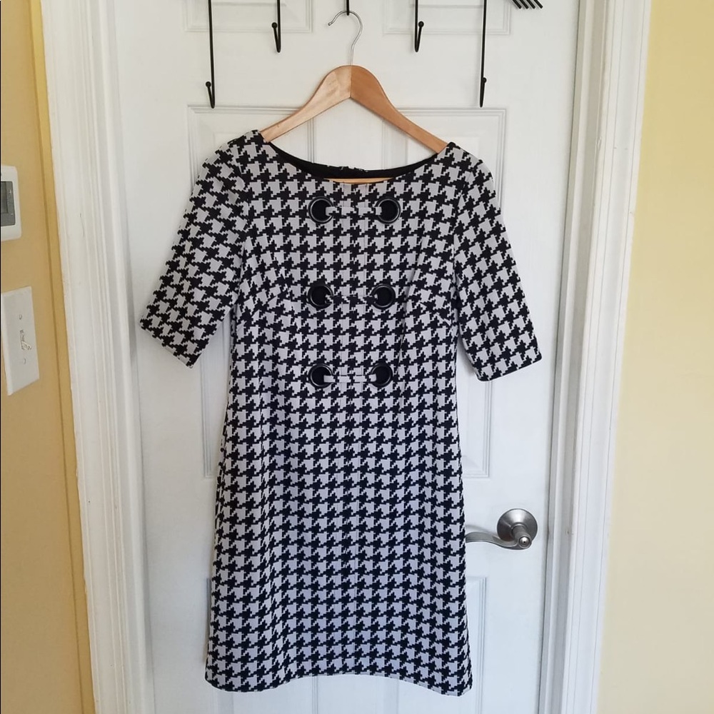 Adrianna Papell beautiful black and white dress.